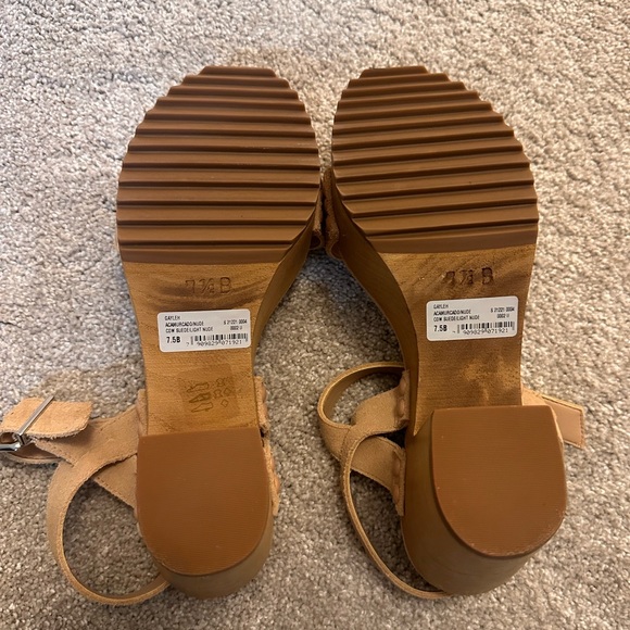 SCHUTZ - GAYLEH SUEDE PLATFORM SANDALS IN LIGHT NUDE - Picture 3 of 5